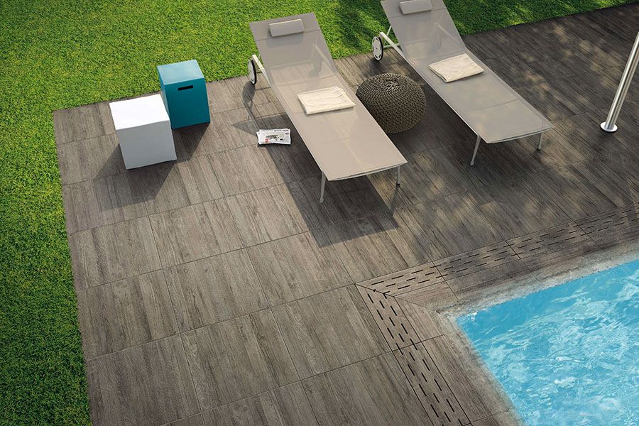 carrelage piscine imitation parquet atlas concorde axi grey timber lastra 20mm