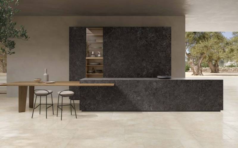 Carrelage de sol grand format pour votre intérieur et extérieur, imitation de la pierre calcaire en grès cérame près d'Avignon