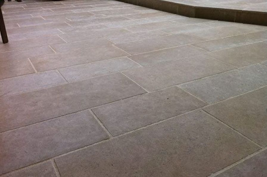 carrelage pierre naturelle bouchardee avignon