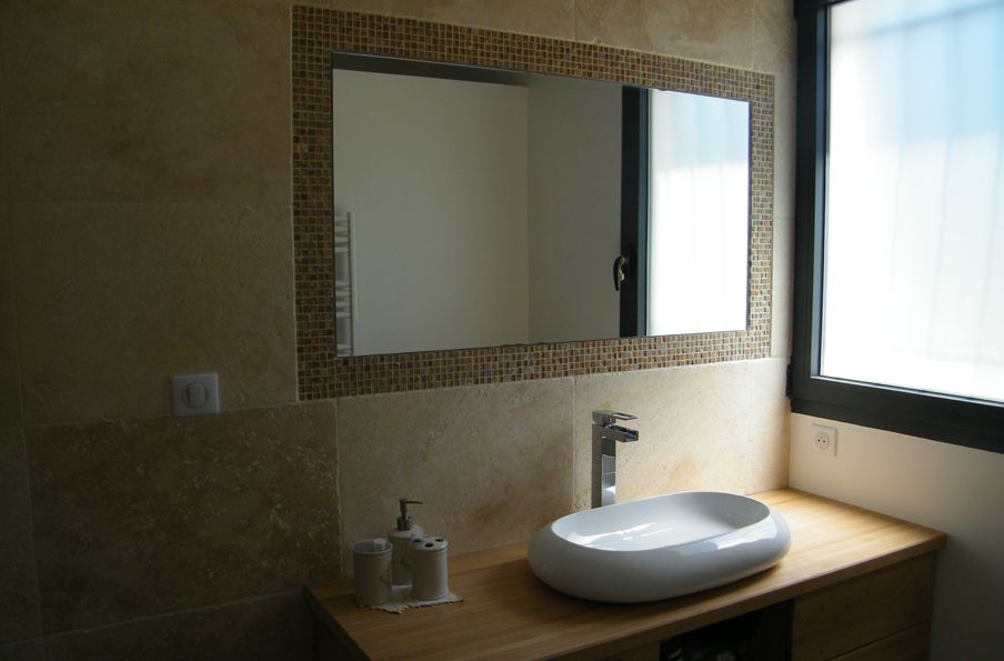 salle de bain travertin mural sablet